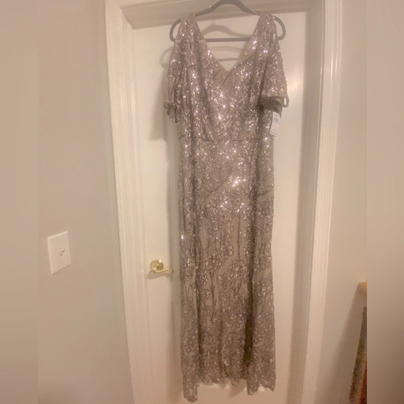 Alex Evenings Women's Sequin Stretch Lace Cold Shoulder Gown - Picture 4 of 6